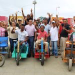 Prefectura dona coches a personas con discapacidad