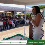 Prefecta Roberta Zambrano anuncia asfaltado de calles en la parroquia Montalvo