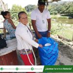 Minga de limpieza en la ribera del río Teaone sector Vuelta Larga