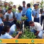 Prefectura entrega plantas ornamentales a Unidad Educativa “Atacames”