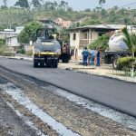 Avanzan trabajos de asfaltado y mantenimiento en la parroquia Montalvo