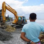 Prefectura finaliza limpieza de estero e inicia la reconstrucción del muro de escollera en la parroquia Las Peñas