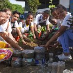 Niños y adolescentes ayudan a reforestar la parroquia Lagarto