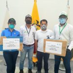 Trajes antifluidos fueron donados a la Prefectura de Esmeraldas