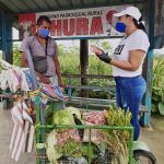 En una acción altruista, la Prefecta de Esmeraldas compró todo el producto a vendedor de hortalizas