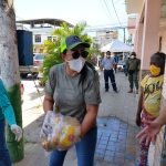 Prefecta Roberta Zambrano entrega kits de alimentos al municipio de Esmeraldas