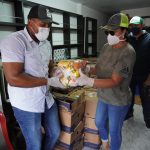 Prefectura de Esmeraldas y MIES entregaron kits alimenticios en Tonsupa