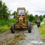 Prefectura inició trabajos de mejoramiento en dos caminos vecinales del cantón Eloy Alfaro