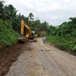 Avanza el mantenimiento vial en el camino vecinal Mirador – Unión Manabita.