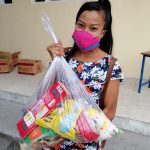 Prefectura entregó nuevos kits con alimentos a 2.300 familias del sur de la ciudad de Esmeraldas.
