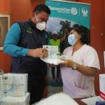 Prefectura de Esmeraldas entregó insumos médicos en Atacames.