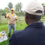 Prefectura llega con ayuda e incentivos para los pequeños ganaderos de Eloy Alfaro.