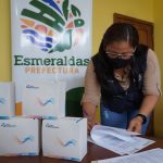 La Prefectura de Esmeraldas entregó 2 mil nuevas pruebas rápidas para la detección del covid – 19.