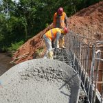 Continúa la construcción del puente sobre el estero Yalaré.