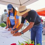 Prefectura de Esmeraldas firma proyecto de asfaltado con gobierno parroquial de Lagarto.