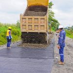 Prefectura de Esmeraldas ejecuta el proyecto de asfaltado de la vía la T – Zapallo.
