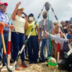 Prefectura de Esmeraldas oficialmente inició los trabajos de asfaltado de la vía Tazone – Agua Fría – Playón.
