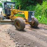 Infraestructura Vial de la Prefectura de Esmeraldas, avanza con los trabajos de mantenimiento vial en la Provincia.