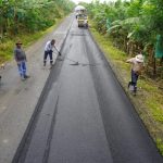 En su fase final, trabajos de asfaltado en la vía La Cucaracaha – La Unión de Quinindé