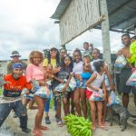 Prefecta de Esmeraldas entregó ayudas humanitarias en “Lucha de los Pobres” y otros barrios del sur de la ciudad