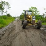 Prefectura trabaja en la rehabilitación de la vía La T – Zapallo en Quinindé