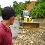Prefectura realiza limpieza del estero Zapotalito que amenazaba a las viviendas cercanas