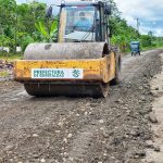 Prefectura de Esmeraldas continúa con el levantamiento de la carpeta asfáltica en importante vía del cantón Eloy Alfaro