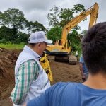 Prefectura de Esmeraldas aplica mantenimiento a la vía Ronca Tigrillo – Cole, hasta la Murrin