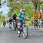 <strong>Con ingenio, habilidades físicas y deportivas, Prefectura de Esmeraldas inauguró la renovada vía Tachina – El Tigre.</strong>