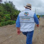 <strong>Prefectura de Esmeraldas continúa mejorando la vía el reposo – El Tope, en el cantón Eloy Alfaro.</strong>