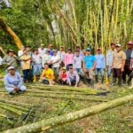 Prefectura de Esmeraldas implementa escuela de campo de bambú en la parroquia Camarones.