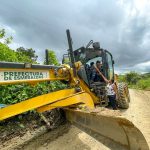 Prefectura mejora condiciones de la carretera en el recinto Crisanto de la parroquia Tonchigüe.