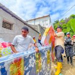 Prefectura de Esmeraldas brinda ayuda humanitaria en barrios afectados.