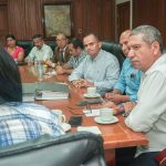 Prefecta de Esmeraldas y Alcalde de Quinindé buscan alternativas para mejorar la vialidad del cantón.