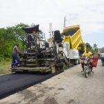 Prefectura de Esmeraldas cumple con asfaltado en Taseche.