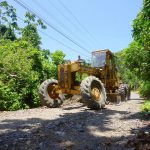 Prefectura realiza mantenimiento y limpieza de la vía Estero de Plátano – Quingue.