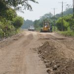 Trabajos de mejoramiento de la vía E-15 “Y” de las Peñas – La Tola en el cantón Eloy Alfaro presentan 22% de avance.