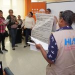 Funcionarios de la Prefectura de Esmeraldas participan en taller interactivo sobre violencia basada en género.