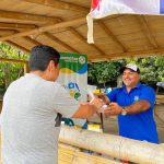 Usuarios de centros de acogida en Atacames reciben asistencia social.