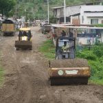 Prefectura brinda reconformación y mantenimiento vial en la cabecera parroquial de Carlos Concha.