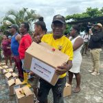 Prefecta Roberta Zambrano y SNGR entregaron asistencia humanitaria a 104 familias en San José Obrero Alto.