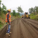 La transformación vial en Esmeraldas avanza con fuerza en varias parroquias rurales.