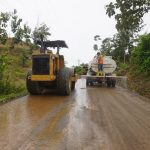 Avanzan los trabajos de asfaltado en la vía el Mirador – Unión Manabita.