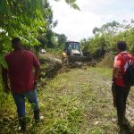 Realizamos intervención de la vía en el sector 18 de Abril del cantón Atacames.