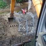 Maquinaria trabaja en la rehabilitación de puente afectado por lluvias en el sector Chancama.