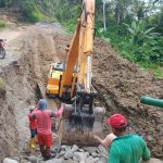 Prefectura de Esmeraldas continúa atendiendo emergencia en sector Chancama tras daños en puente.