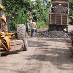 Prefectura de Esmeraldas reacondiciona 11 kilómetros de vía en la parroquia Malimpia.