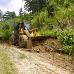 Prefectura de Esmeraldas interviene camino vecinal Colope – Cayapas en la parroquia Camarones.