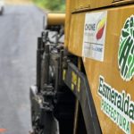 Prefectura de Esmeraldas avanza en el asfaltado de la via Chigüe – Casa de Mono.