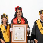 Prefecta Roberta Zambrano recibe Doctorado Honoris Causa y 100 becas para esmeraldeños entregadas por la Universidad Gestalt de México.